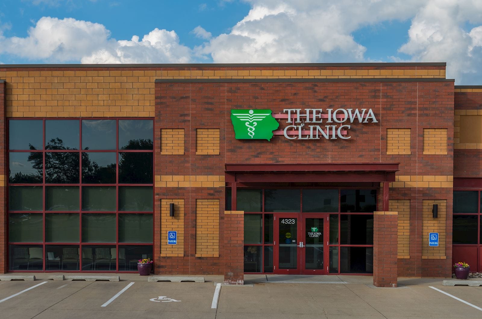 The Iowa Clinic Urbandale - Building Exterior